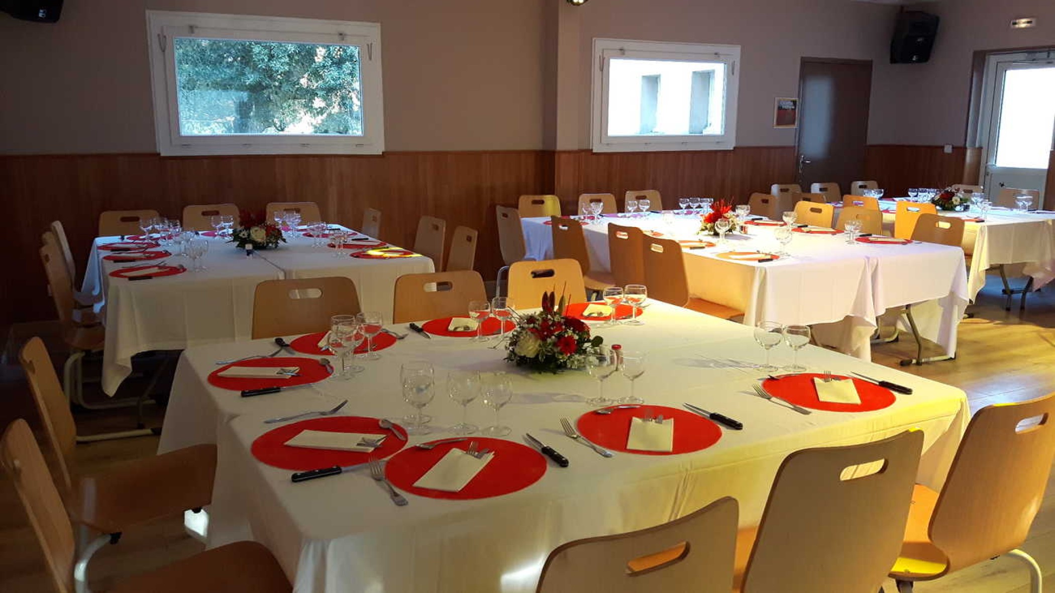 repas-dans-salle-animation-4-.jpg -